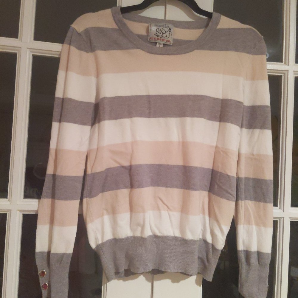 Soft thin pullover sweater..